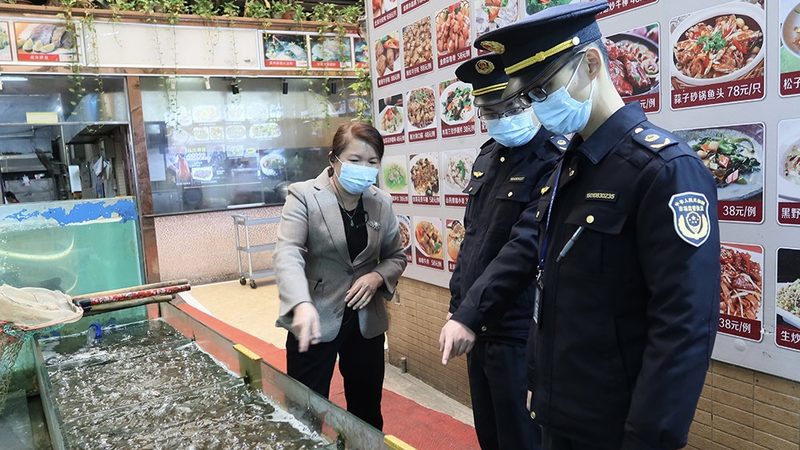 消费者在选购预制菜时，可从以下方面判断其经营资质：